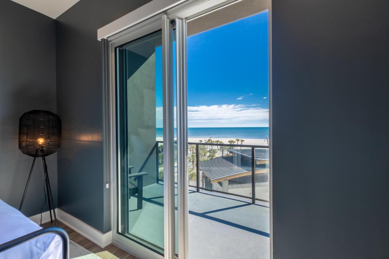 Luxury 4 Bedroom Beachfront Condo With Rooftop Pool Next To The Hangout! Gp 303 Gulf Shores Exterior photo