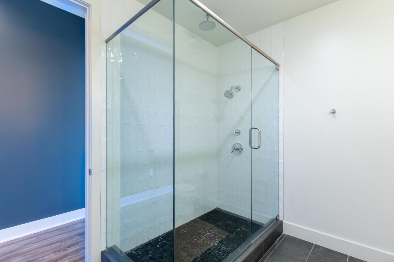 Luxury 4 Bedroom Beachfront Condo With Rooftop Pool Next To The Hangout! Gp 303 Gulf Shores Exterior photo